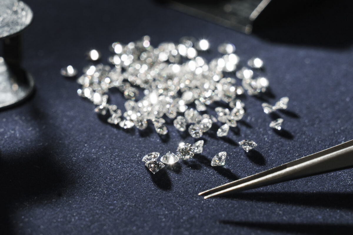 婚約指輪に使われる天然ダイヤモンドとラボグロウンダイヤモンド徹底比較